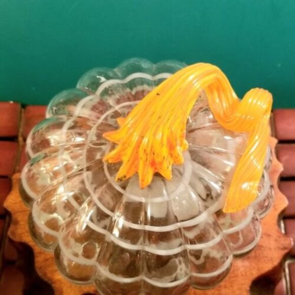 Hand Blown Art Glass Harvest Pumpkin 4" High 5.5" Diameter - Picture 5 of 6